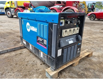 Miller Big Blue 400x Pro DC Welding Generator Liq... - Lot 3