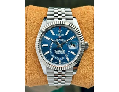 Fine Art & Luxury Watches (A901) - Lot 705