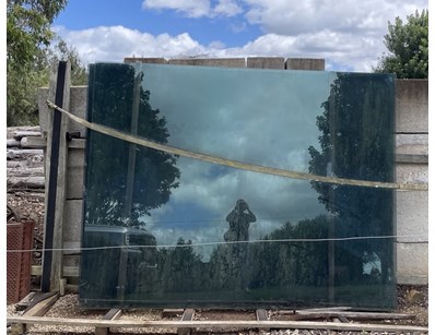 UNRESERVED Glass Panels (ON3748) - Lot 4