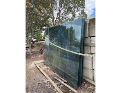 UNRESERVED Glass Panels (ON3748) - Lot 6