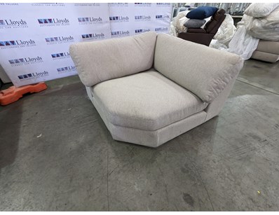 Renowned Nationwide Furniture Retailer Ex-Displa... - Lot 77
