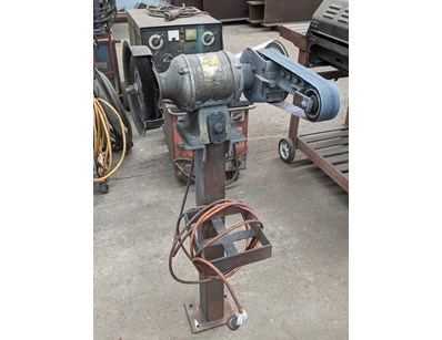 UNRESERVED Hydraulic Machinery, Attachments & Fi... - Lot 39